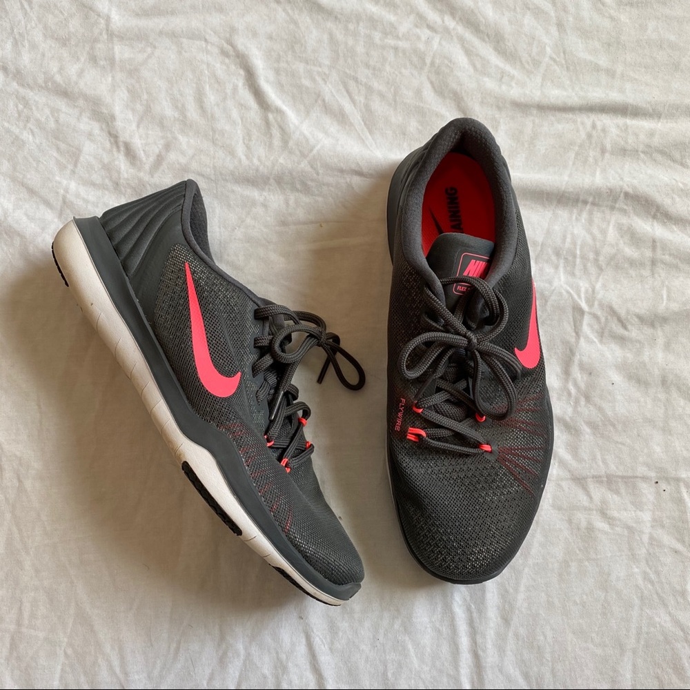 Nike tennis shoes